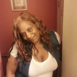 Meet your Posher, Monique